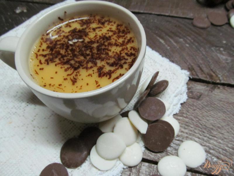 Фото приготовление рецепта: Мандариновый напиток на молоке с шоколадом шаг №4