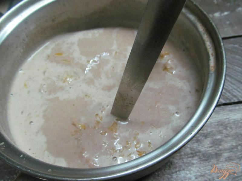Фото приготовление рецепта: Мандариновый напиток на молоке с шоколадом шаг №3