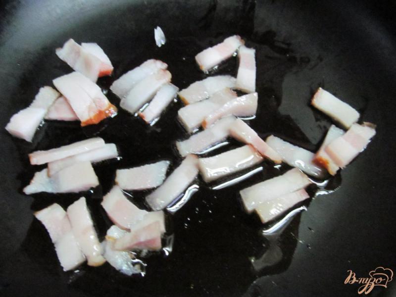 Фото приготовление рецепта: Запеканка из картофельного пюре баклажана и сардельки шаг №1