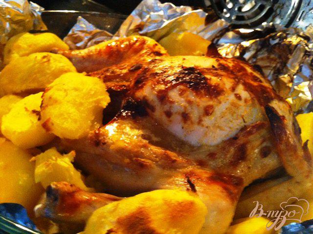 Фото приготовление рецепта: Запечённая курица в остром маринаде с картофелем шаг №5