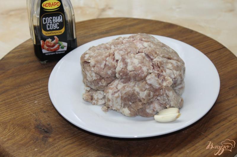 Фото приготовление рецепта: Свиные мини колбаски с соусом шаг №1