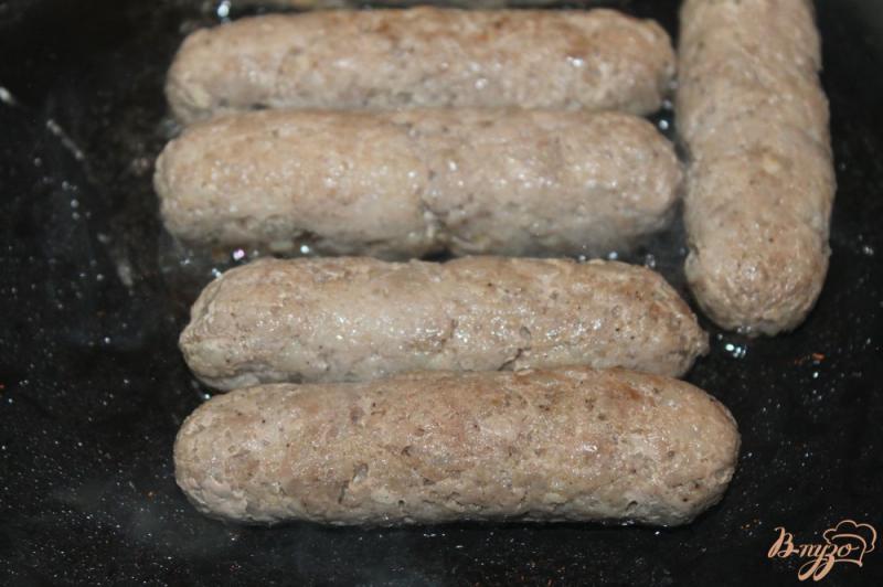 Фото приготовление рецепта: Свиные мини колбаски с соусом шаг №7