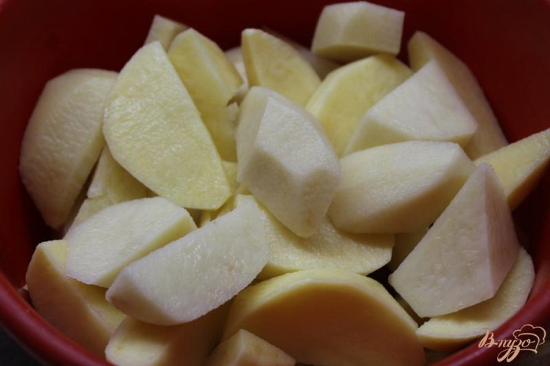 Фото приготовление рецепта: Картофель запеченный с соевым соусом шаг №2