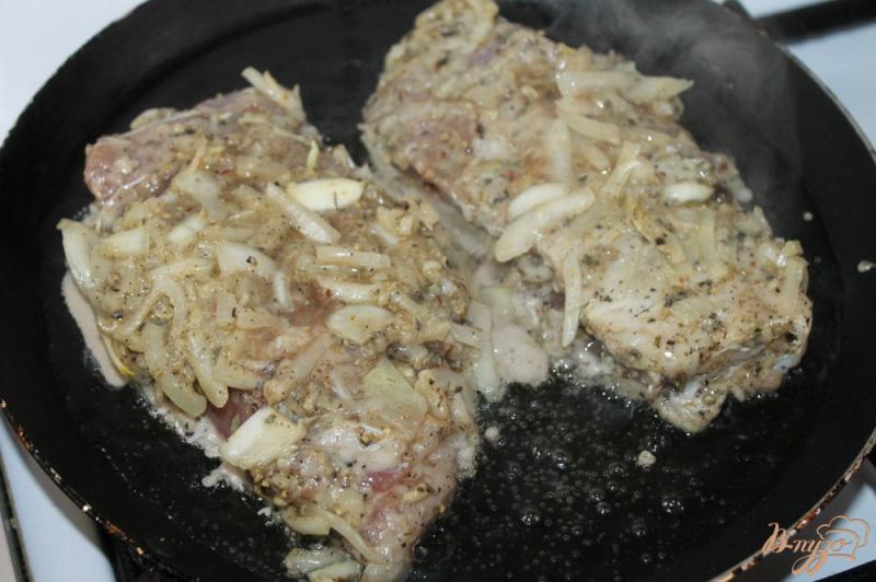 Фото приготовление рецепта: Свиной стейк с балыка шаг №6