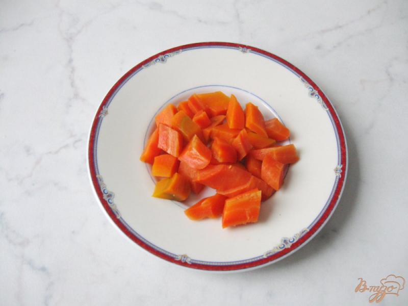 Фото приготовление рецепта: Кортофельно-морковный салат с соевым соусом шаг №2