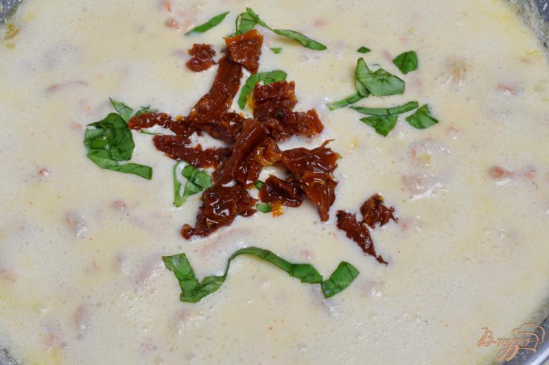 Фото приготовление рецепта: Макароны в сливочном соусе с креветками шаг №4
