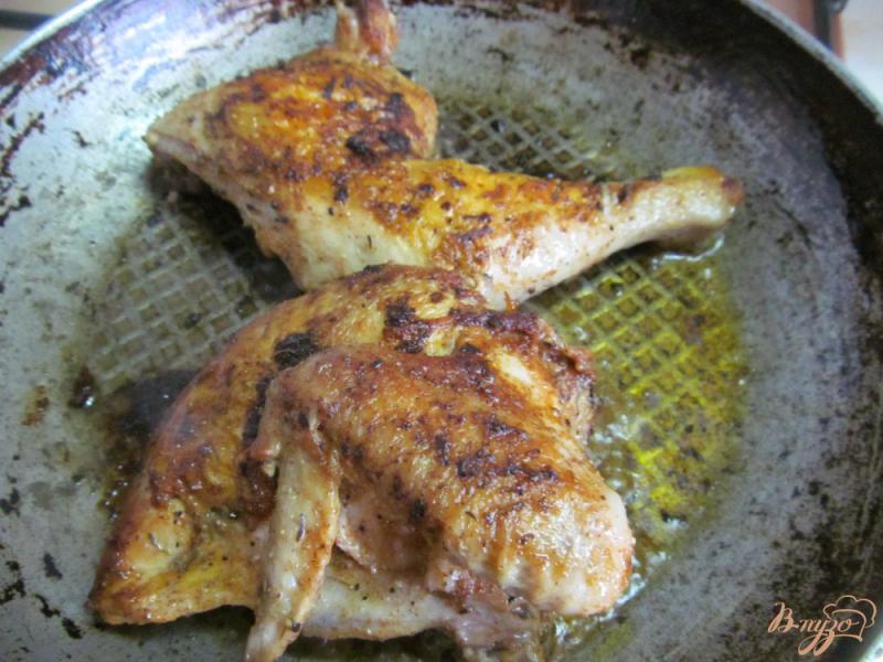 Фото приготовление рецепта: Курица с рисом под мандарином шаг №4