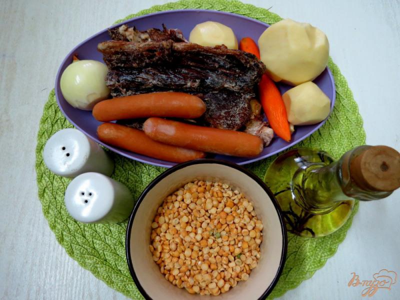 Фото приготовление рецепта: Суп пюре гороховый с копчёностями и сосисками шаг №1