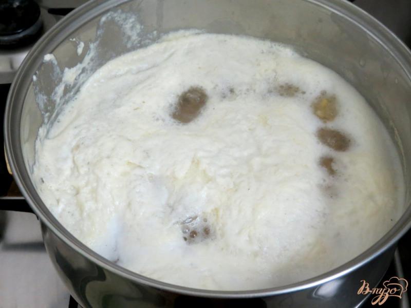 Фото приготовление рецепта: Суп пюре гороховый с копчёностями и сосисками шаг №3