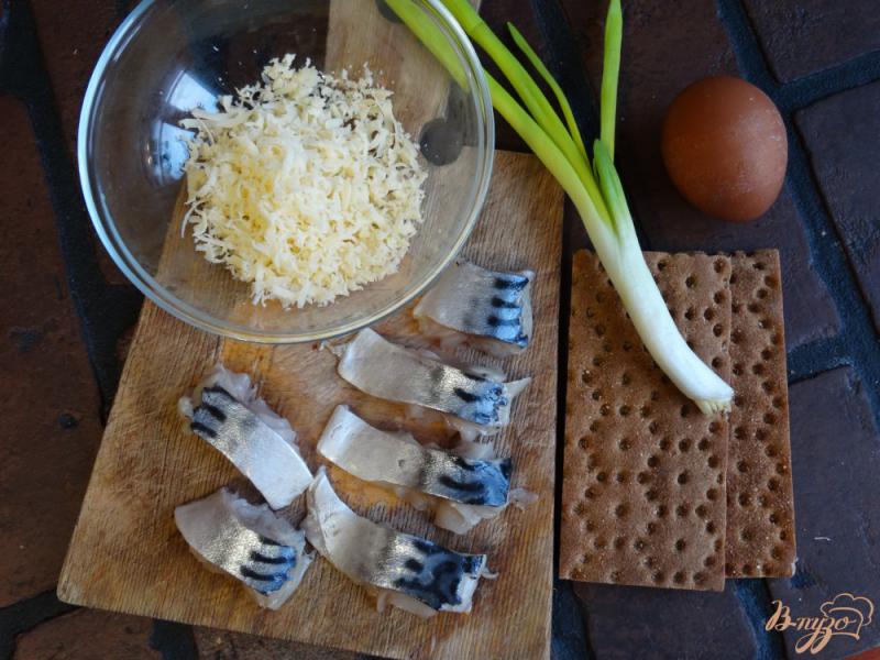Фото приготовление рецепта: Закуска со скумбрией и яичной пастой шаг №1