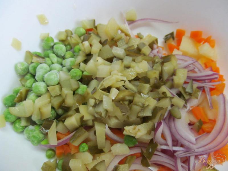 Фото приготовление рецепта: Салат из сельди с овощами шаг №2