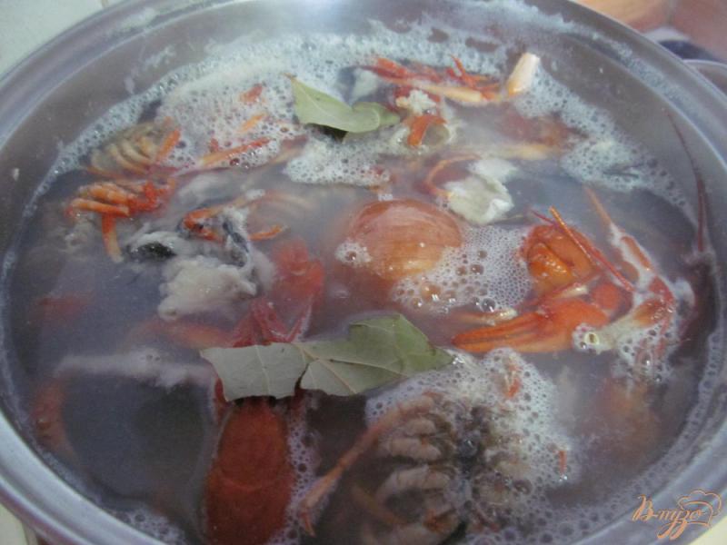 Фото приготовление рецепта: Суп на рыбном бульоне шаг №2
