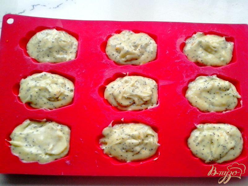 Фото приготовление рецепта: Печенье «Мадлен» с апельсином и маком шаг №4