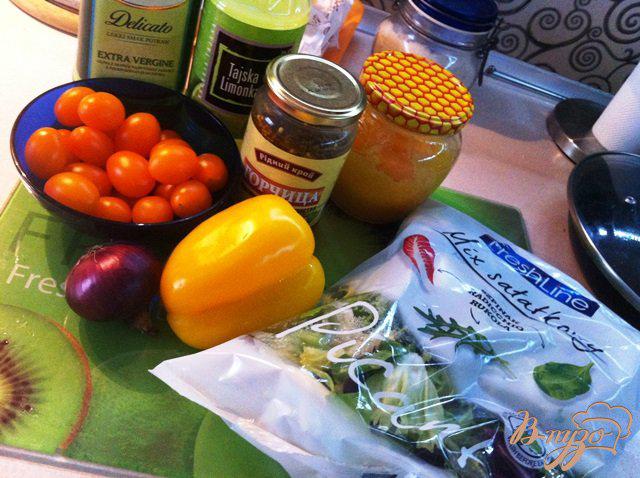 Фото приготовление рецепта: Салат из овощного микса и семги шаг №2