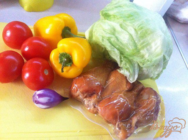 Фото приготовление рецепта: Салат овощной с копченой курицей шаг №1