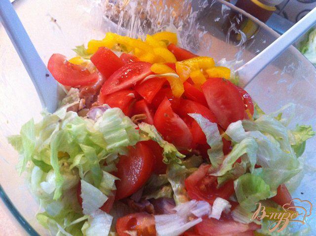 Фото приготовление рецепта: Салат овощной с копченой курицей шаг №8