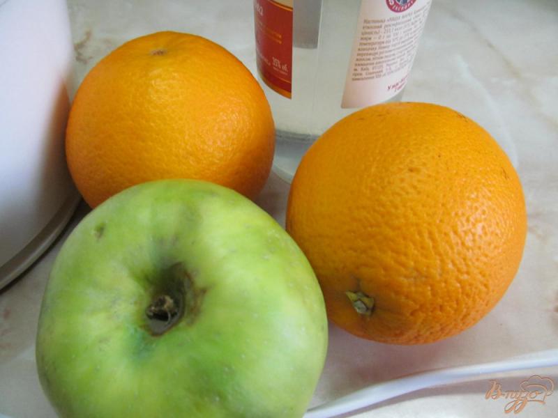 Фото приготовление рецепта: Ликер из апельсина и яблока шаг №1