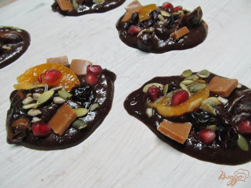 Фото приготовление рецепта: Шоколадные батончики с начинкой шаг №3