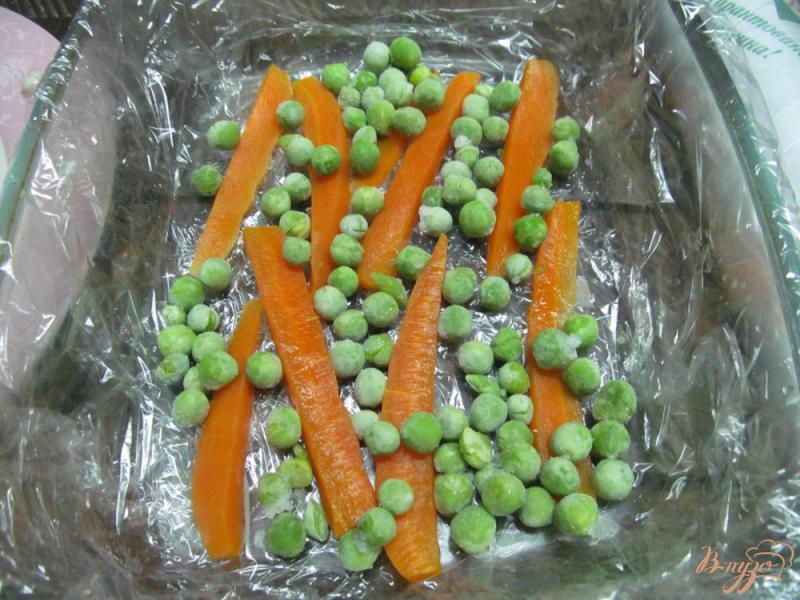 Фото приготовление рецепта: Заливное из рульки и овощей шаг №6