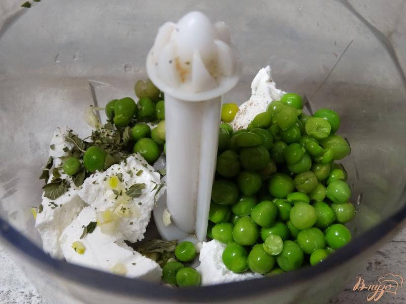 Фото приготовление рецепта: Дип из творога и зеленого горошка с мятой шаг №4