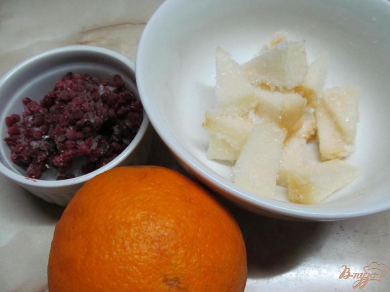 Фото приготовление рецепта: Смузи из апельсина дыни и малины шаг №1