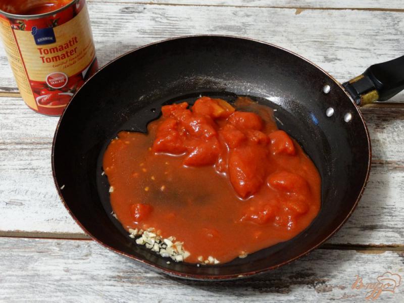Фото приготовление рецепта: Паста с соусом суго ди помидоро шаг №2