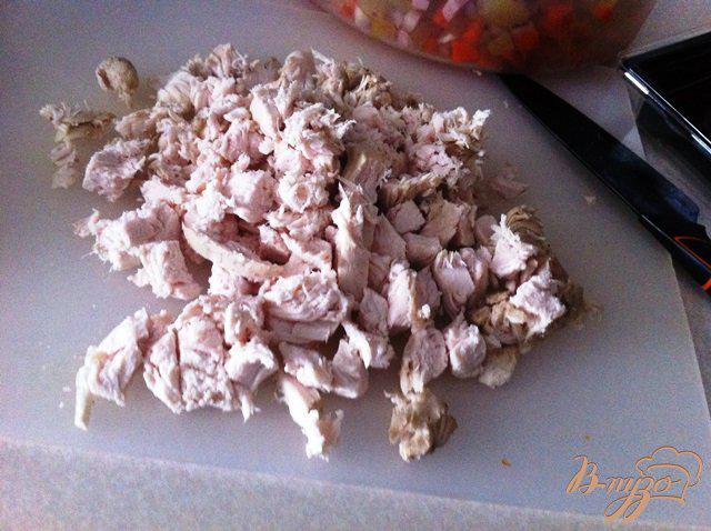 Фото приготовление рецепта: Салат «Оливье» с двумя видами мяса шаг №2