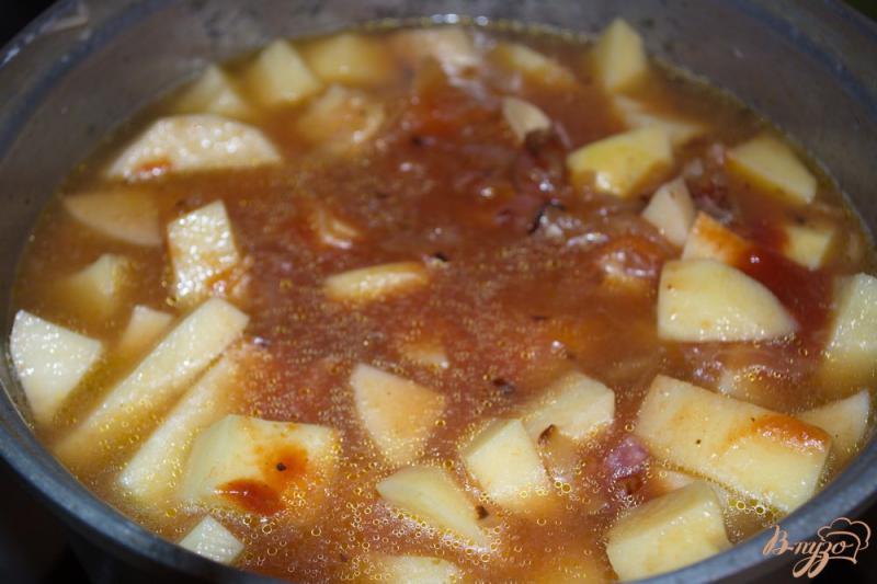 Фото приготовление рецепта: Картофель тушеный с квашенной капустой и грудинкой шаг №6
