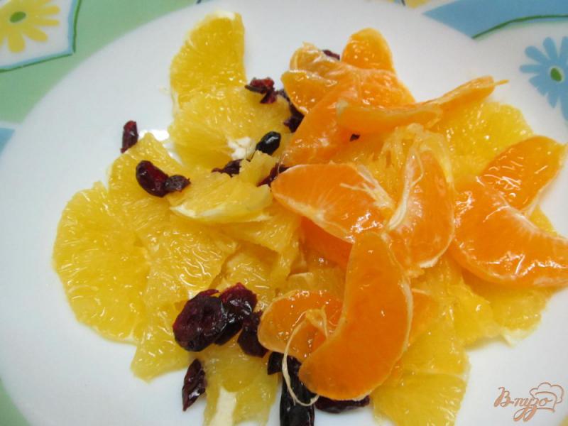 Фото приготовление рецепта: Салат из апельсина и мандарина шаг №2