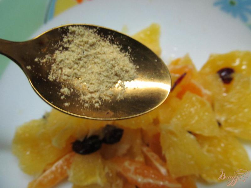 Фото приготовление рецепта: Салат из апельсина и мандарина шаг №4