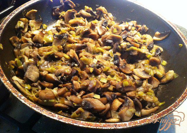 Фото приготовление рецепта: Фаршированный багет курицей и грибами шаг №3