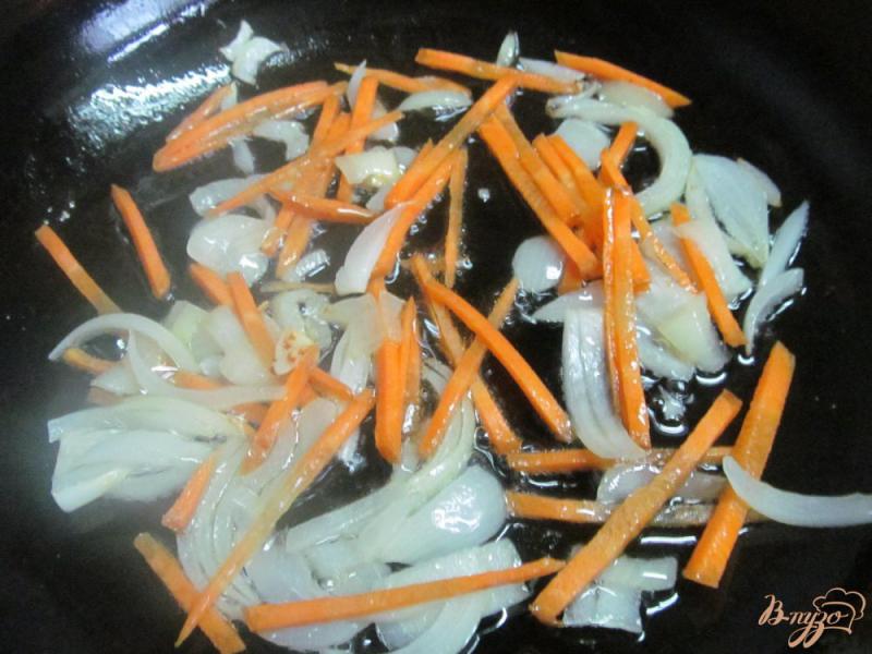 Фото приготовление рецепта: Теплый картофельный салат с соленым огурцом шаг №1