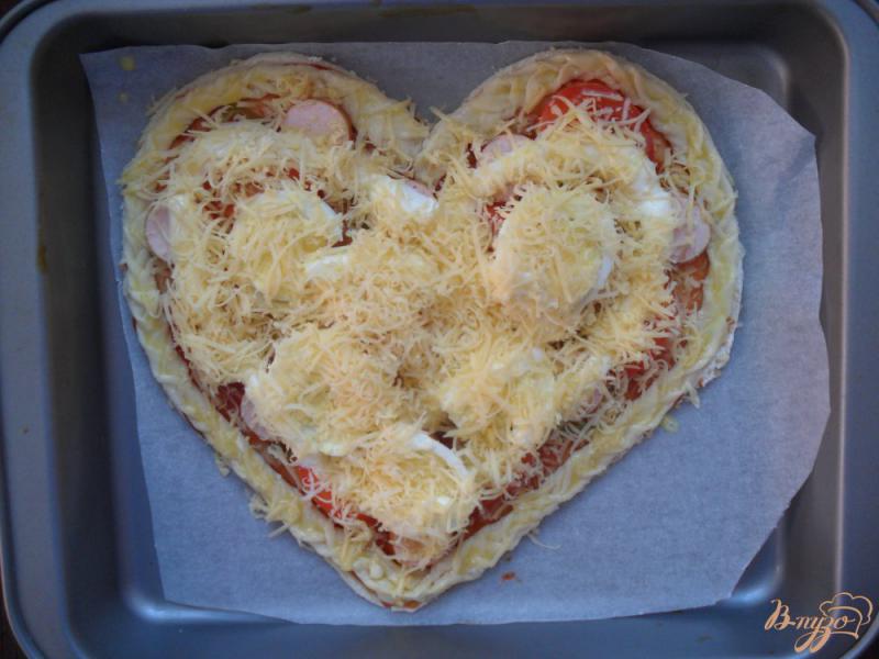 Фото приготовление рецепта: Пицца Валентинка на слоенном тесте шаг №10