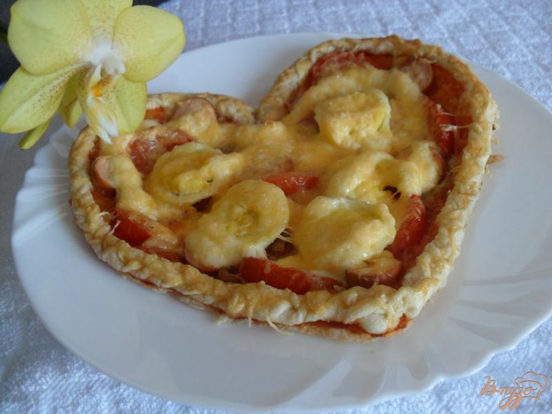 Фото приготовление рецепта: Пицца Валентинка на слоенном тесте шаг №11