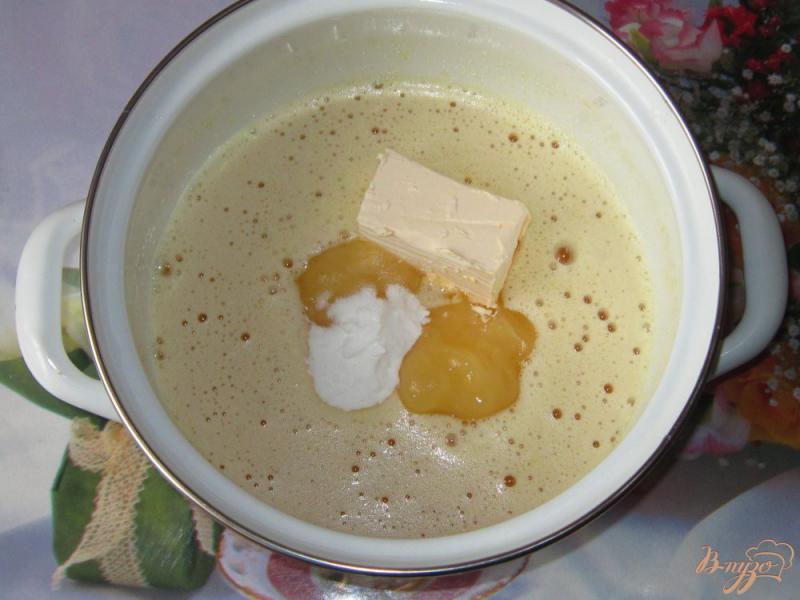 Фото приготовление рецепта: Торт «Медовик» с банановым кремом шаг №3