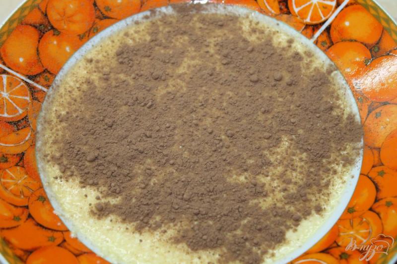 Фото приготовление рецепта: Шоколадно - ванильные блины с вареной сгущенкой и грецкими орехами шаг №4