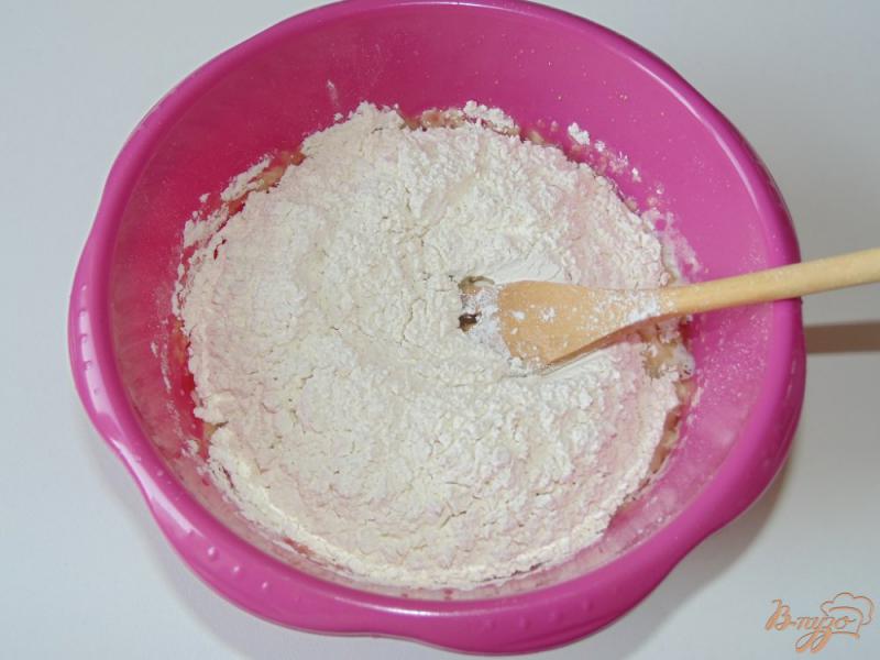 Фото приготовление рецепта: Нежное дрожжевое тесто на кефире для духовых пирожков шаг №3