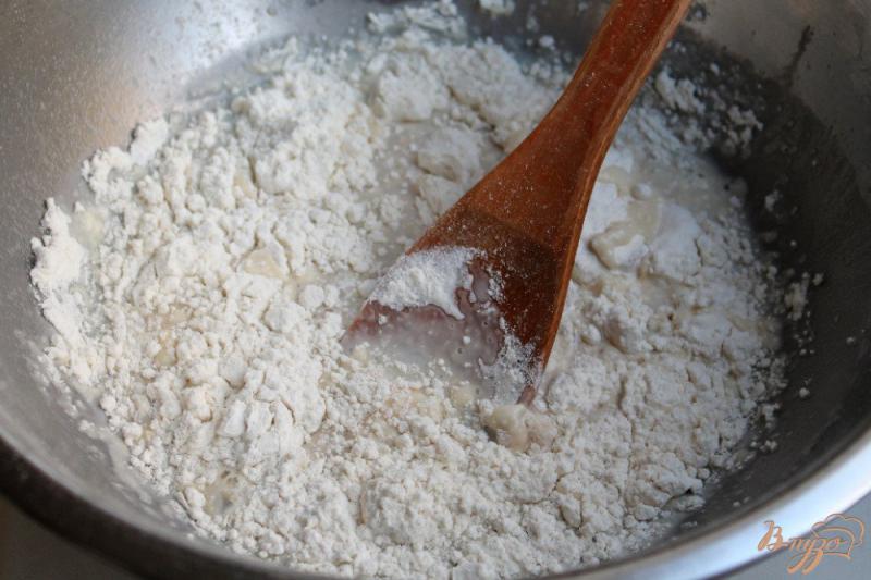 Фото приготовление рецепта: Плюшки с имбирем и сахаром шаг №2