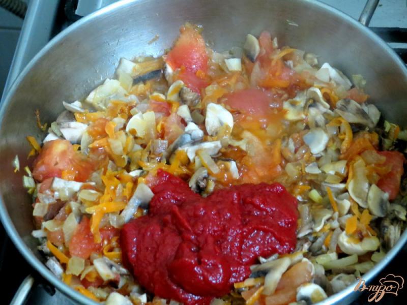 Фото приготовление рецепта: Рагу со свининой, картофелем и капустой шаг №8