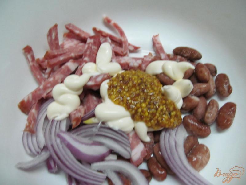 Фото приготовление рецепта: Салат из шампиньона, моркови и колбасы шаг №3