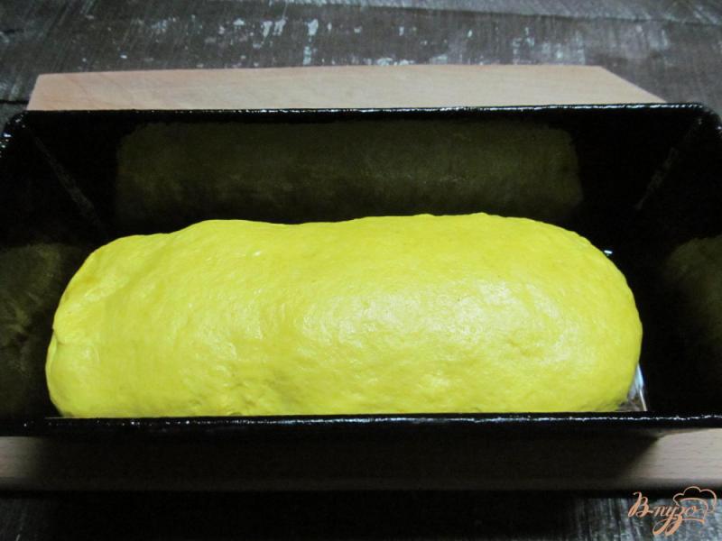 Фото приготовление рецепта: Хлеб на кефире с куркумой шаг №7