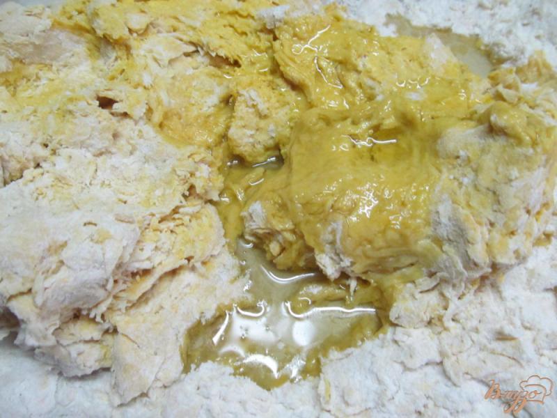 Фото приготовление рецепта: Хлеб на кефире с куркумой шаг №4