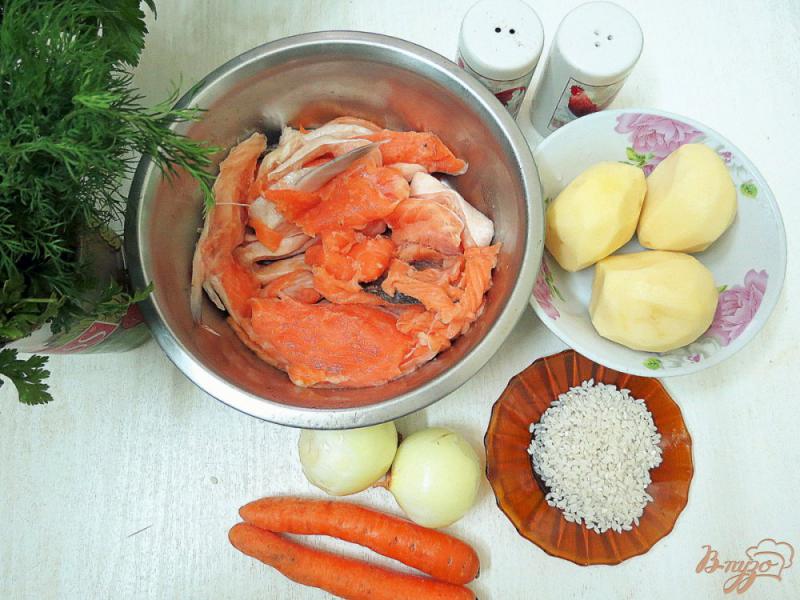Фото приготовление рецепта: Суп с кусочками лосося, зелёным горошком и спаржевой фасолью шаг №1