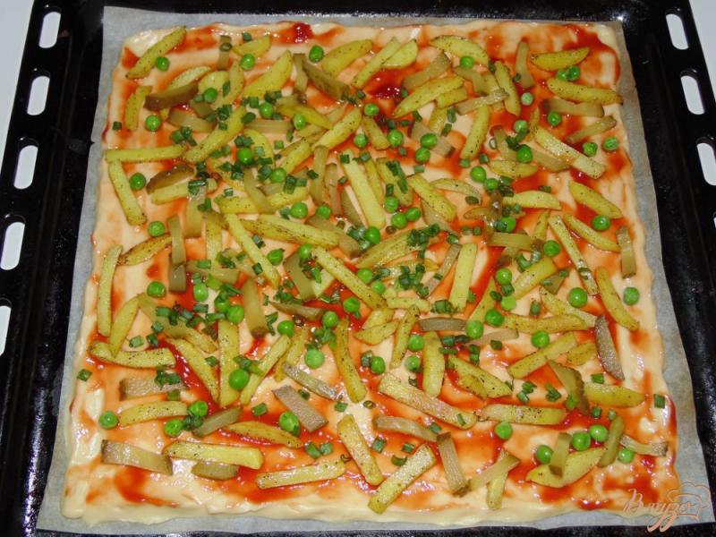 Фото приготовление рецепта: Пицца с жаренным картофелем шаг №6