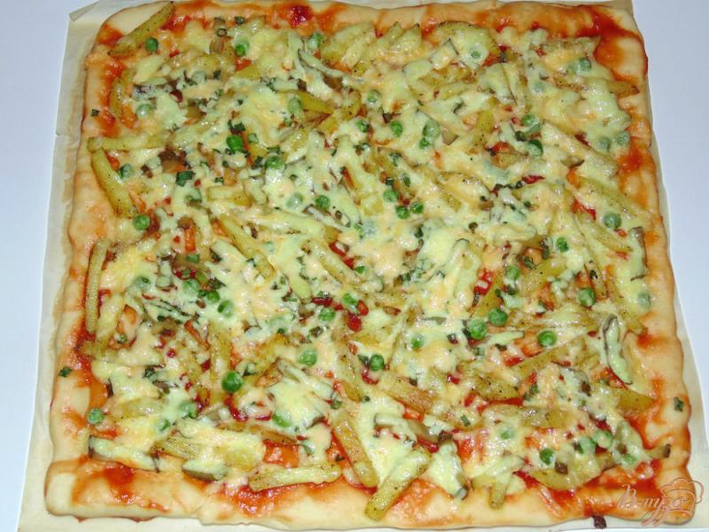 Фото приготовление рецепта: Пицца с жаренным картофелем шаг №8