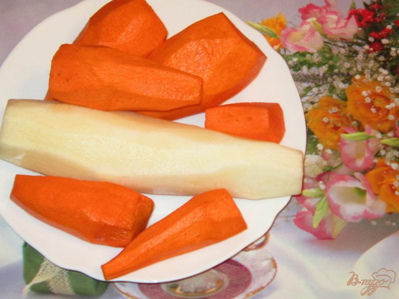 Фото приготовление рецепта: Морковь с редькой по-корейски шаг №1