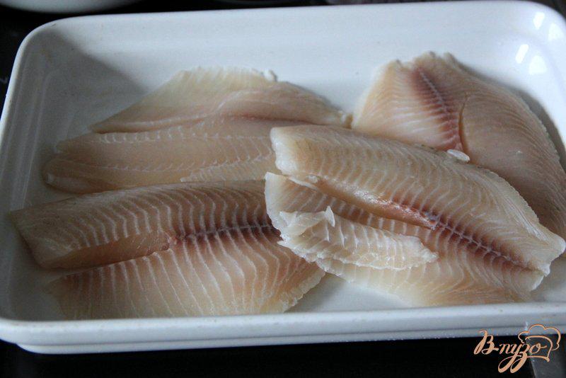Фото приготовление рецепта: Филе рыбы, запеченное под  пикантной корочкой шаг №2