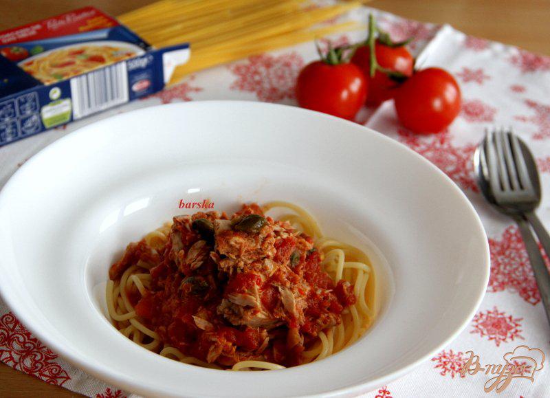 Фото приготовление рецепта: Паста  с тунцово-томатным соусом шаг №6