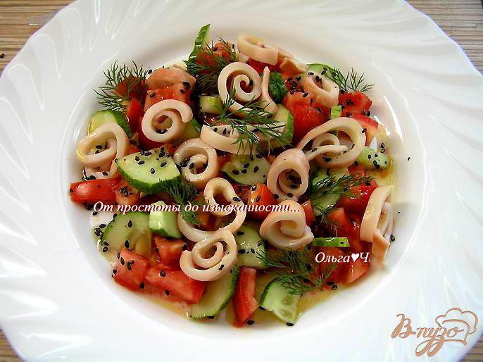 Фото приготовление рецепта: Овощной салат с кальмарами шаг №4