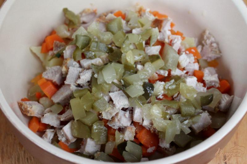 Фото приготовление рецепта: Салат из запеченого мяса и овощей шаг №4